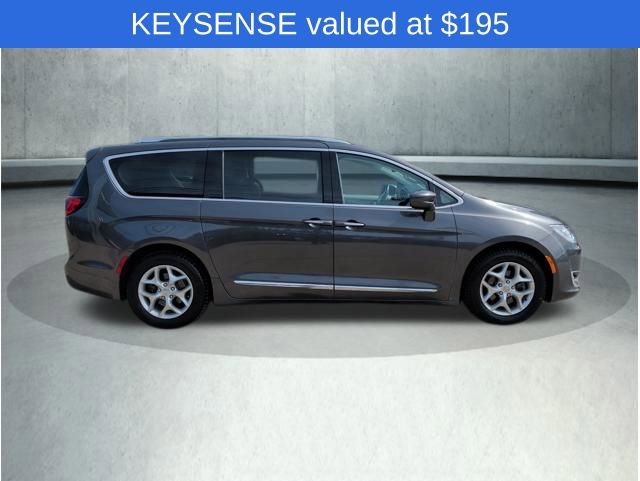 Used 2017 Chrysler Pacifica Touring-L Plus w/ Tire & Wheel Group image 8