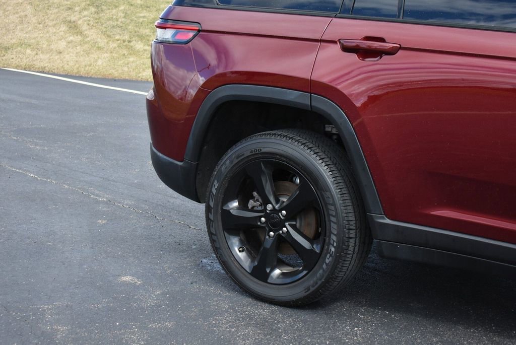 Used 2024 Jeep Grand Cherokee Altitude image 5