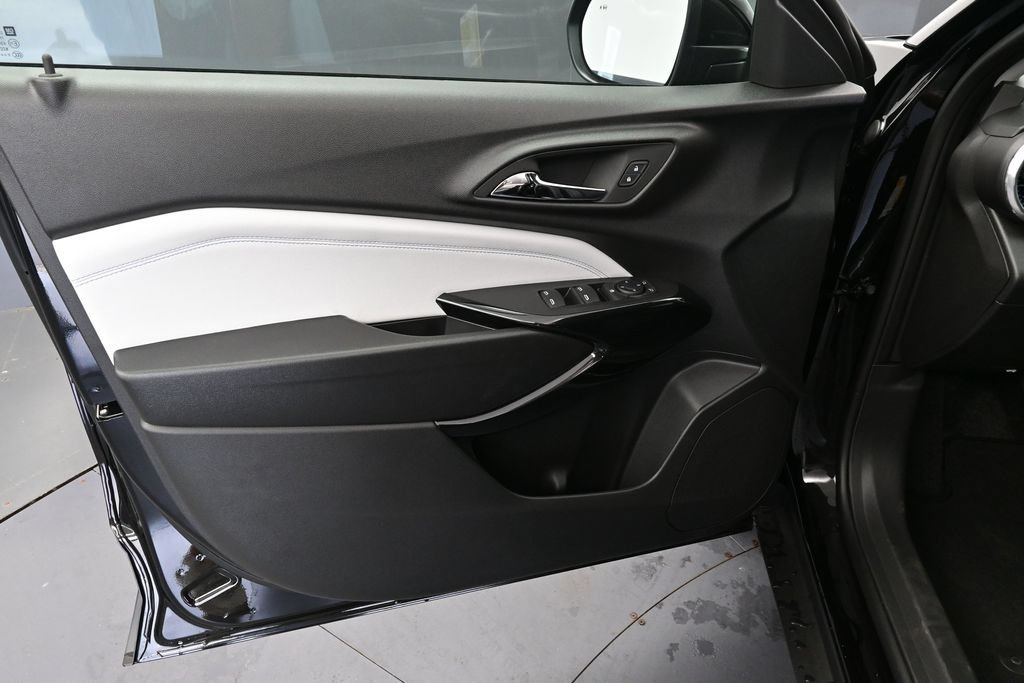 New 2026 Chevrolet Trax LT w/ Driver Confidence Package FWD image 13