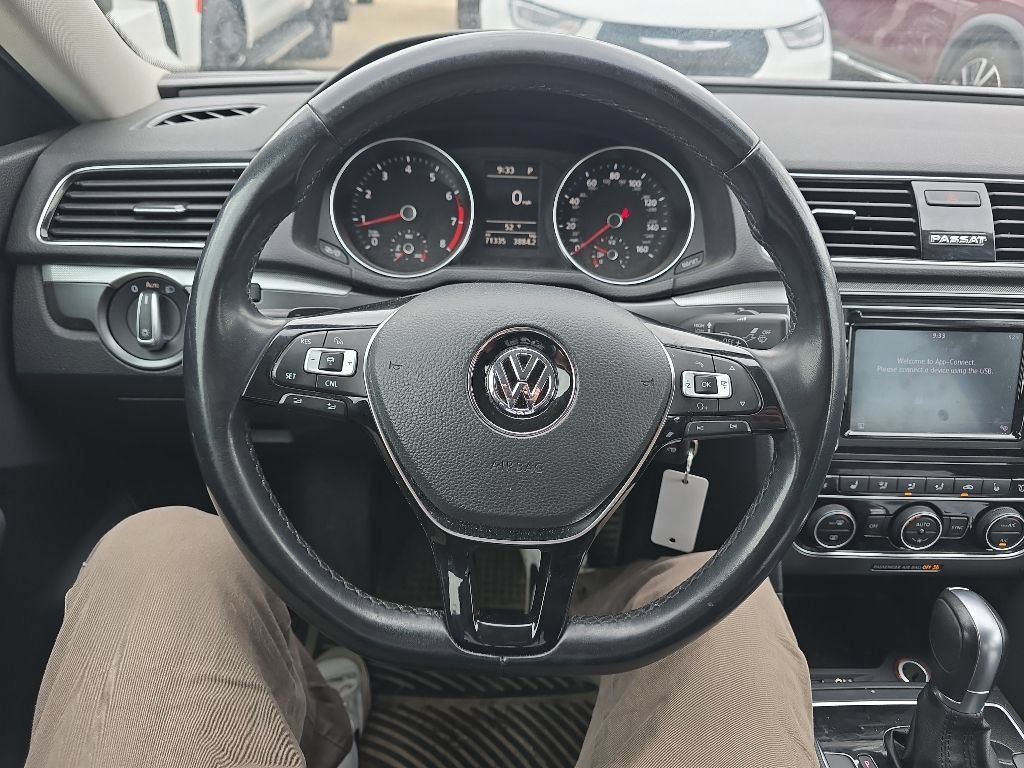 Used 2018 Volkswagen Passat 2.0T R-Line FWD image 13