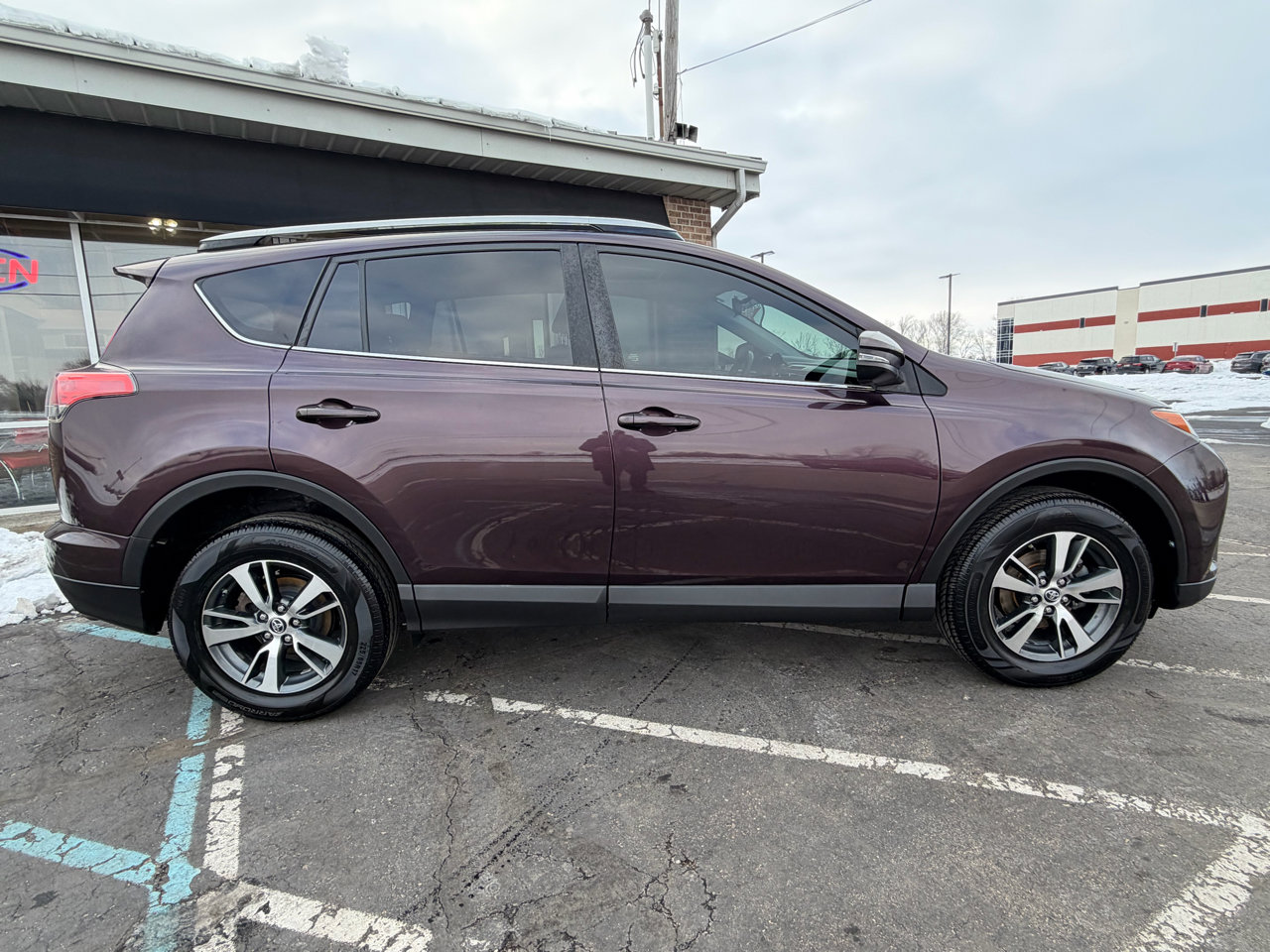 Used 2018 Toyota RAV4 XLE image 6