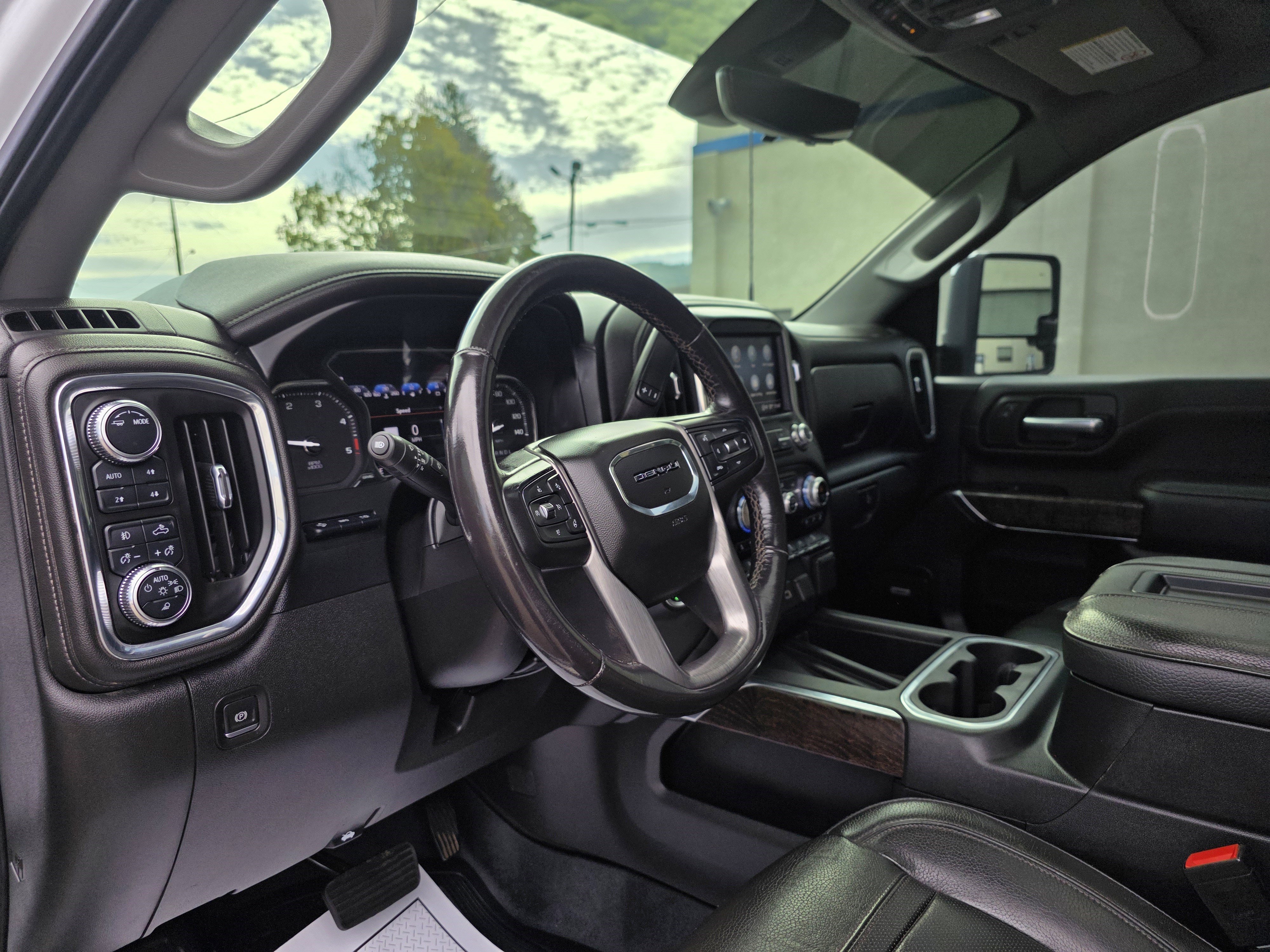 Used 2022 GMC Sierra 3500 Denali w/ Denali Ultimate Package image 14