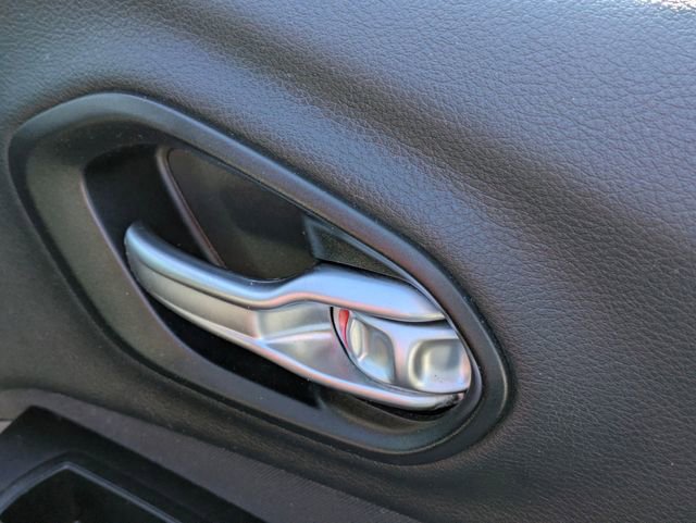 Used 2014 Jeep Cherokee Latitude FWD image 32