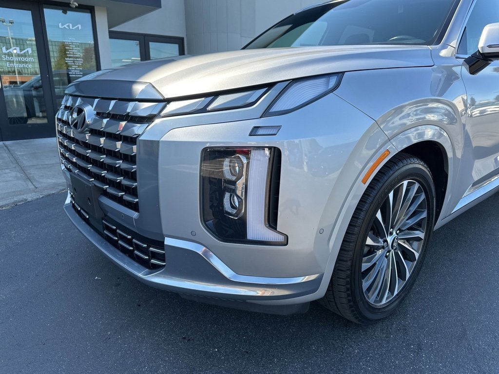 Used 2023 Hyundai Palisade Calligraphy image 12
