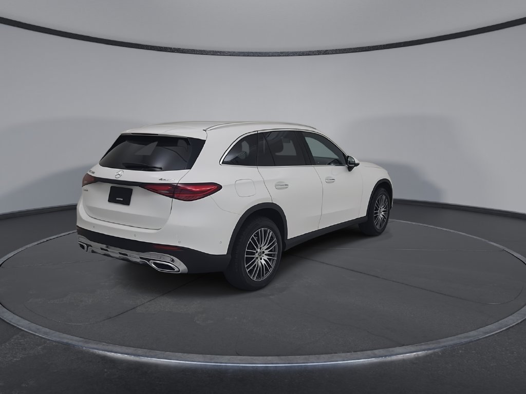 Used 2025 Mercedes-Benz GLC 300 4MATIC image 16