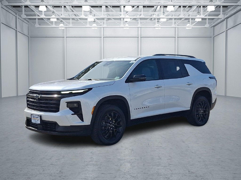 Used 2024 Chevrolet Traverse LT w/ Midnight/Sport Edition FWD image 4