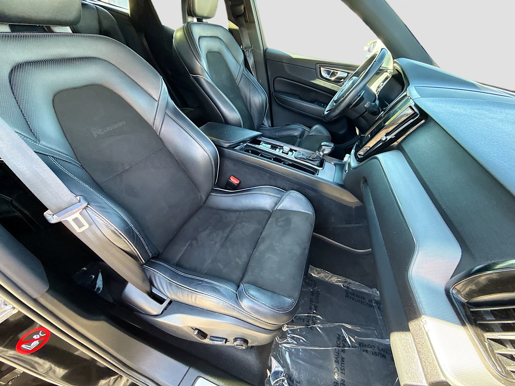Used 2018 Volvo XC60 T6 R-Design w/ Convenience Package AWD/4WD image 15