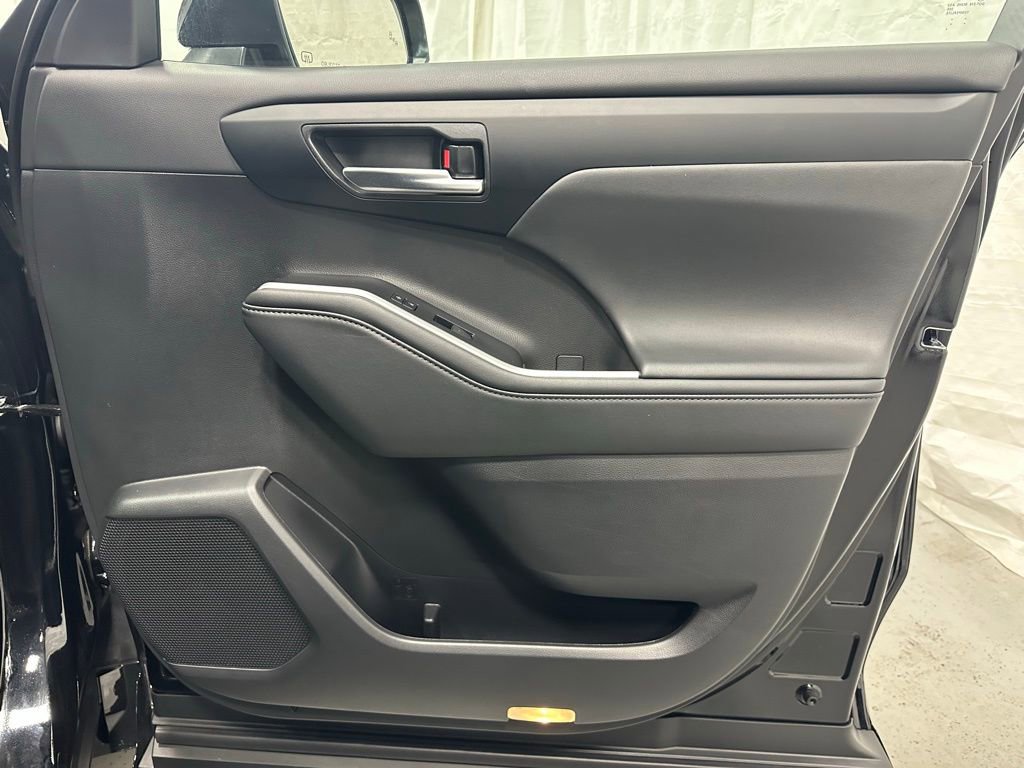 Used 2025 Toyota Highlander XLE image 62