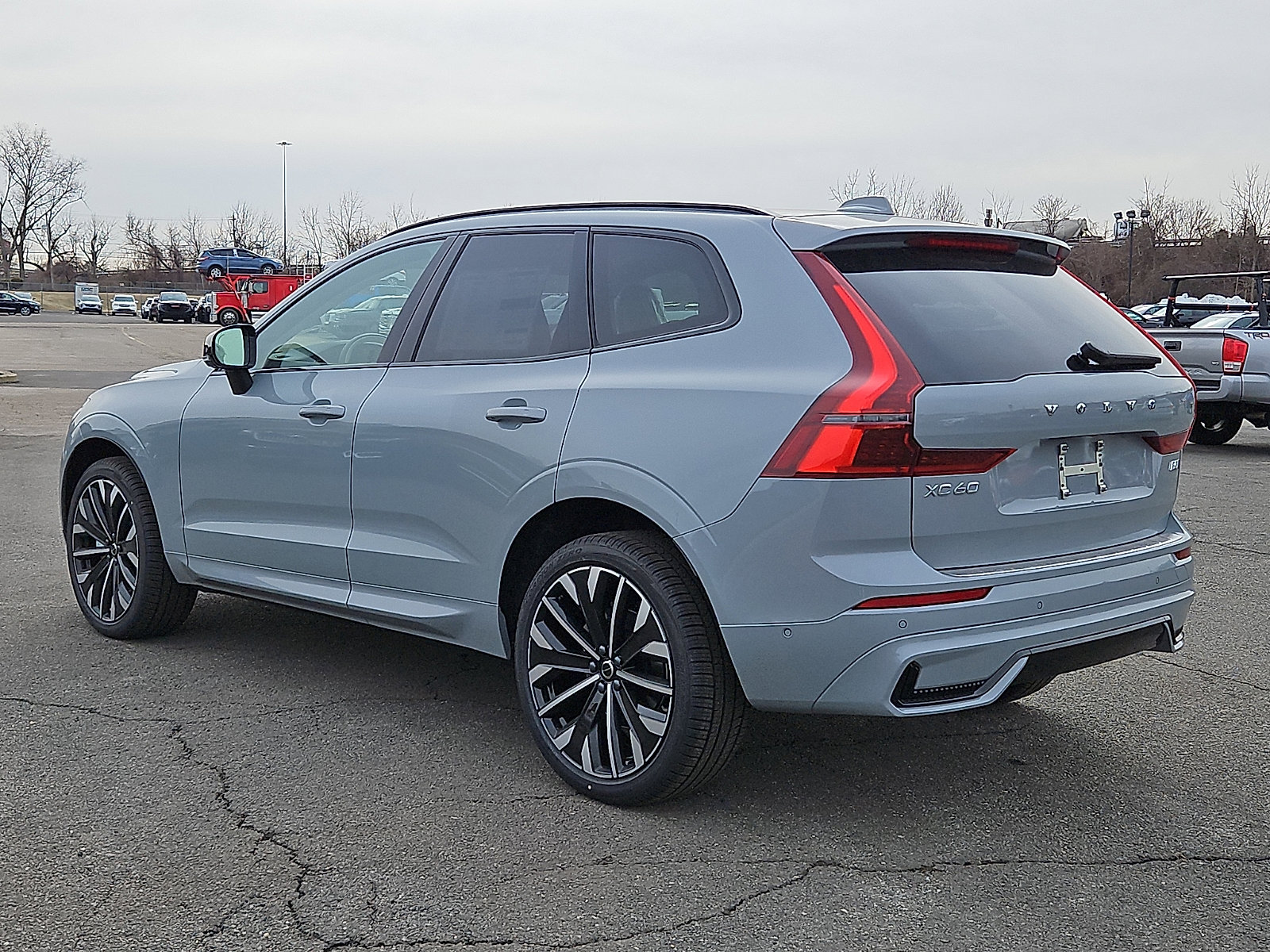 New 2026 Volvo XC60 B5 Ultra w/ Protection Package Premier AWD/4WD image 4