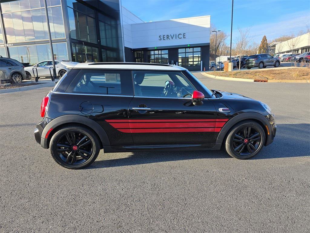 Used 2017 MINI Cooper 2-Door Hardtop image 2