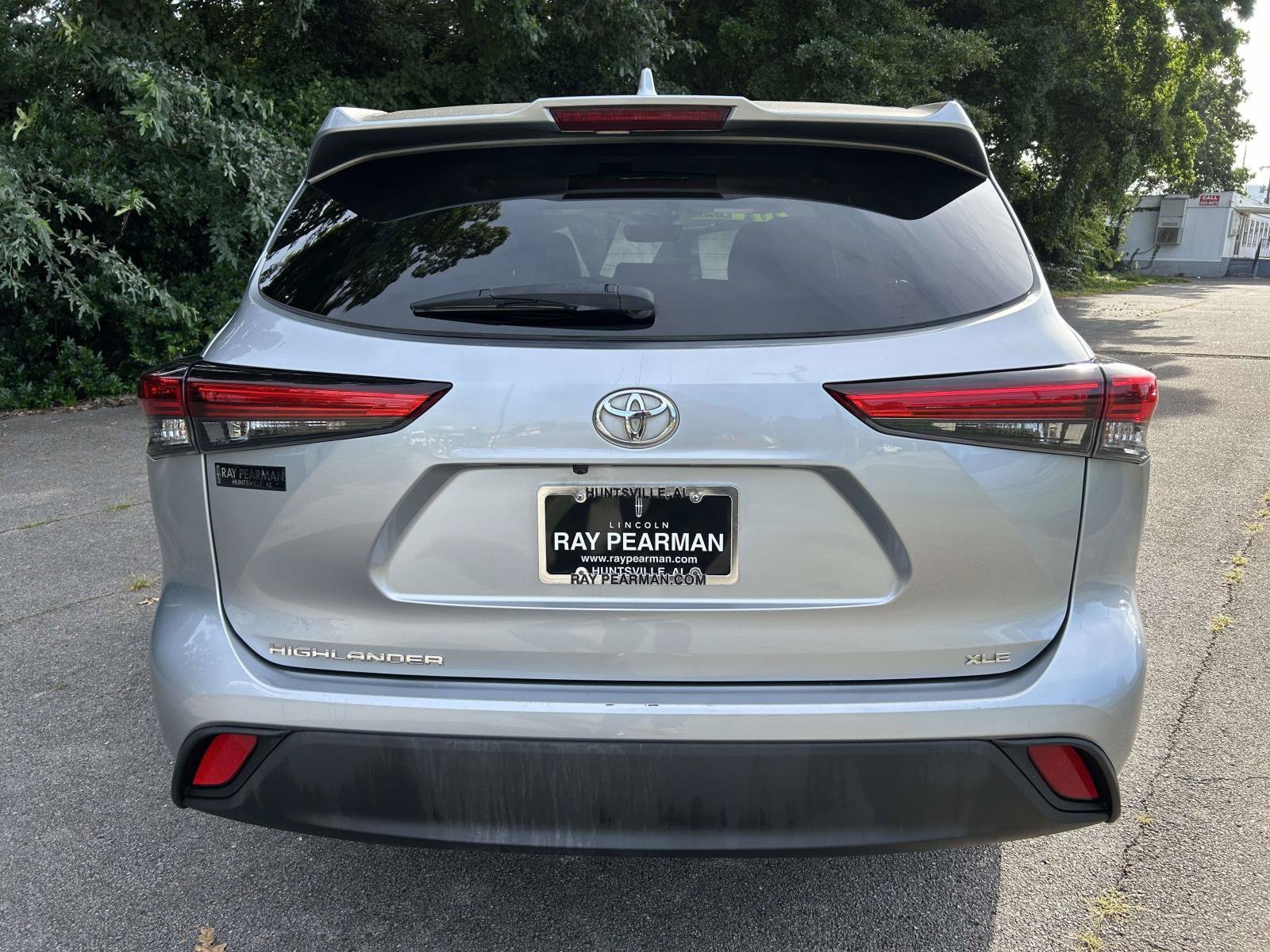 Used 2020 Toyota Highlander XLE FWD image 6