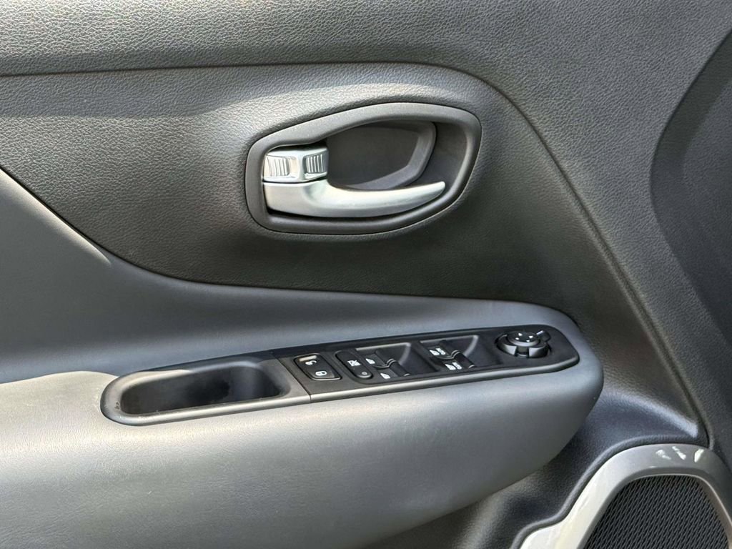 Used 2022 Jeep Renegade Limited w/ Sun, Sound & Wheels Group image 25