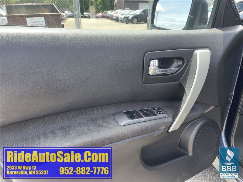 Used 2015 Nissan Rogue S w/ Convenience Package AWD/4WD image 9