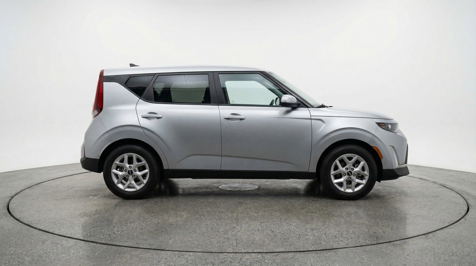 Used 2025 Kia Soul LX w/ LX Technology Package FWD image 11