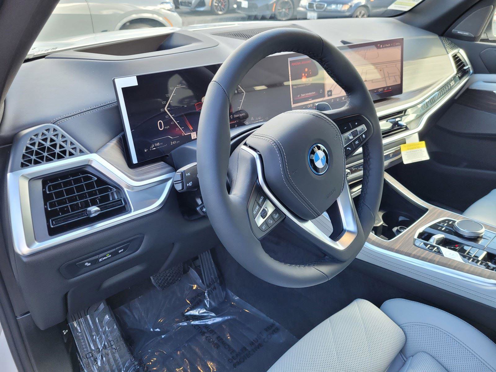 New 2026 BMW X5 xDrive50e w/ Premium Package AWD/4WD image 8
