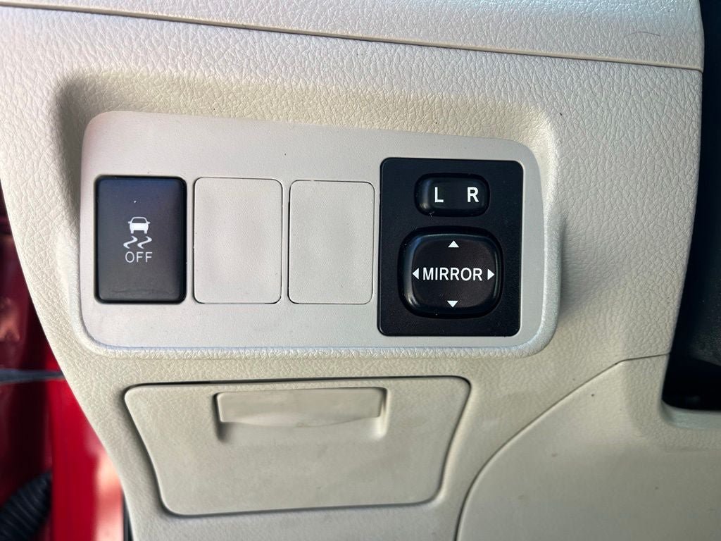 Used 2013 Toyota Corolla LE FWD image 27