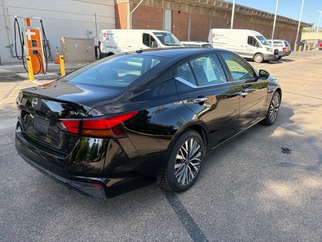 Used 2024 Nissan Altima 2.5 SV FWD image 7