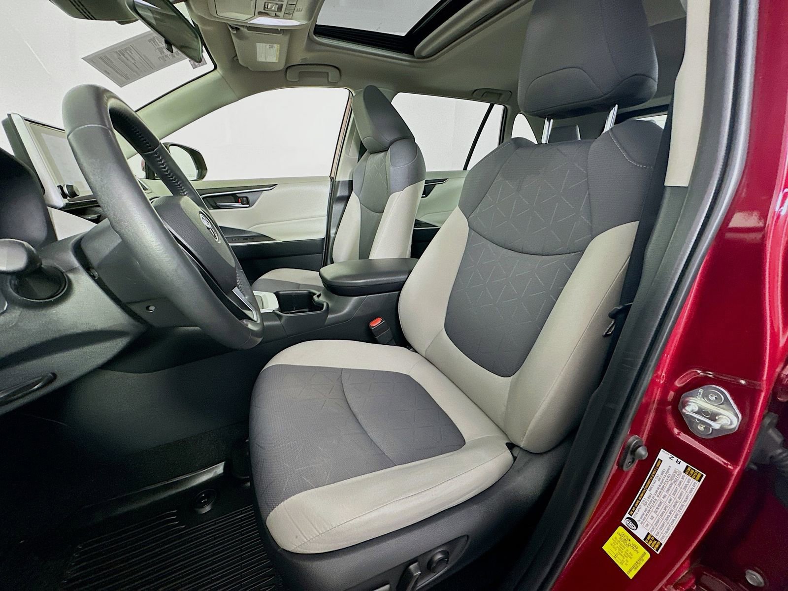 Used 2024 Toyota RAV4 XLE w/ Convenience Package image 22