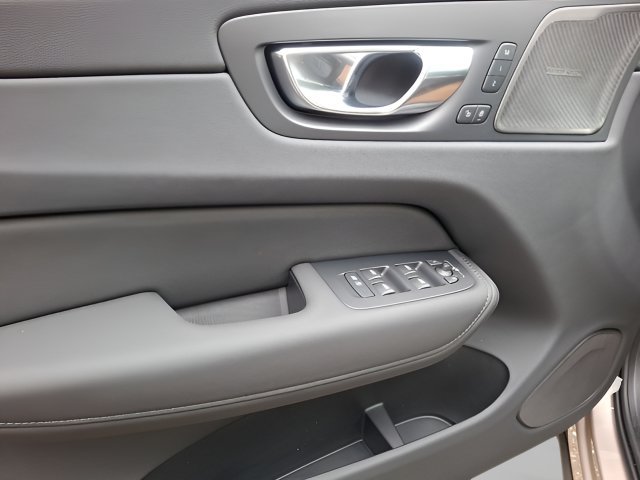 New 2026 Volvo XC60 B5 Plus w/ Protection Package Premier AWD/4WD image 5