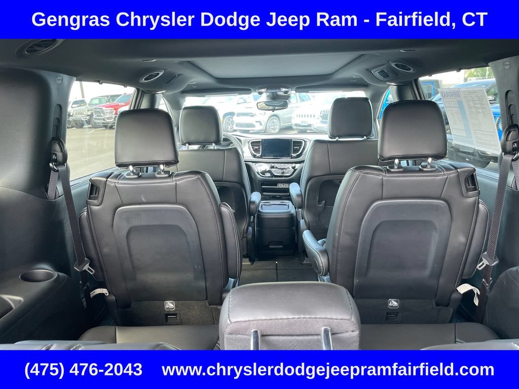 Certified 2024 Chrysler Pacifica Touring-L w/ S Appearance Package AWD/4WD image 39