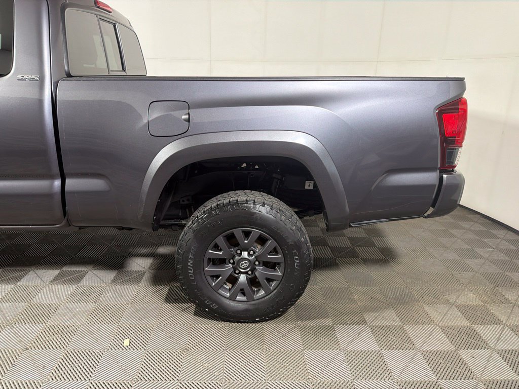 Used 2022 Toyota Tacoma SR5 AWD/4WD image 5