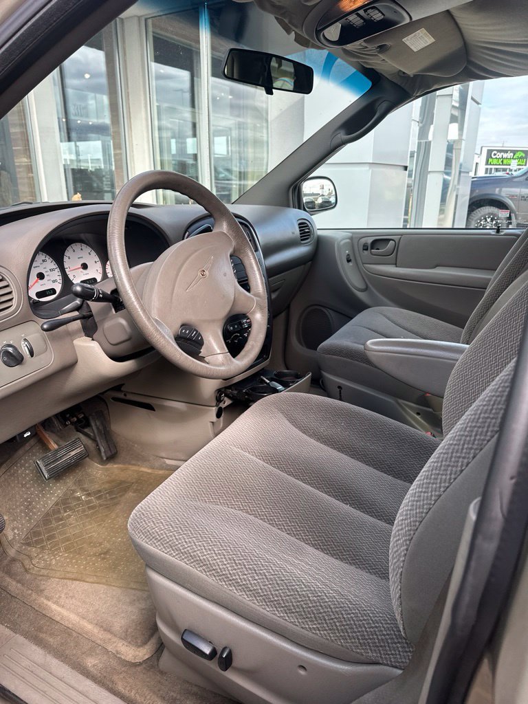 Used 2004 Chrysler Town & Country LX w/ Popular Equipment Group FWD image 7