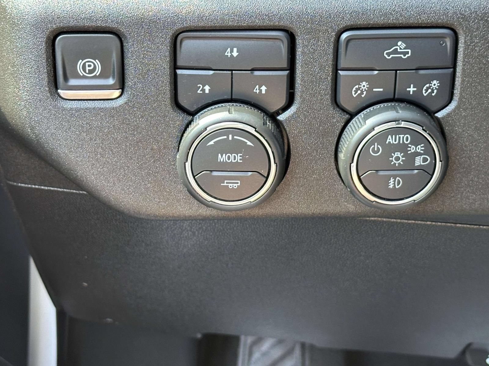 Certified 2025 Chevrolet Silverado 2500 LT w/ Convenience Package AWD/4WD image 16