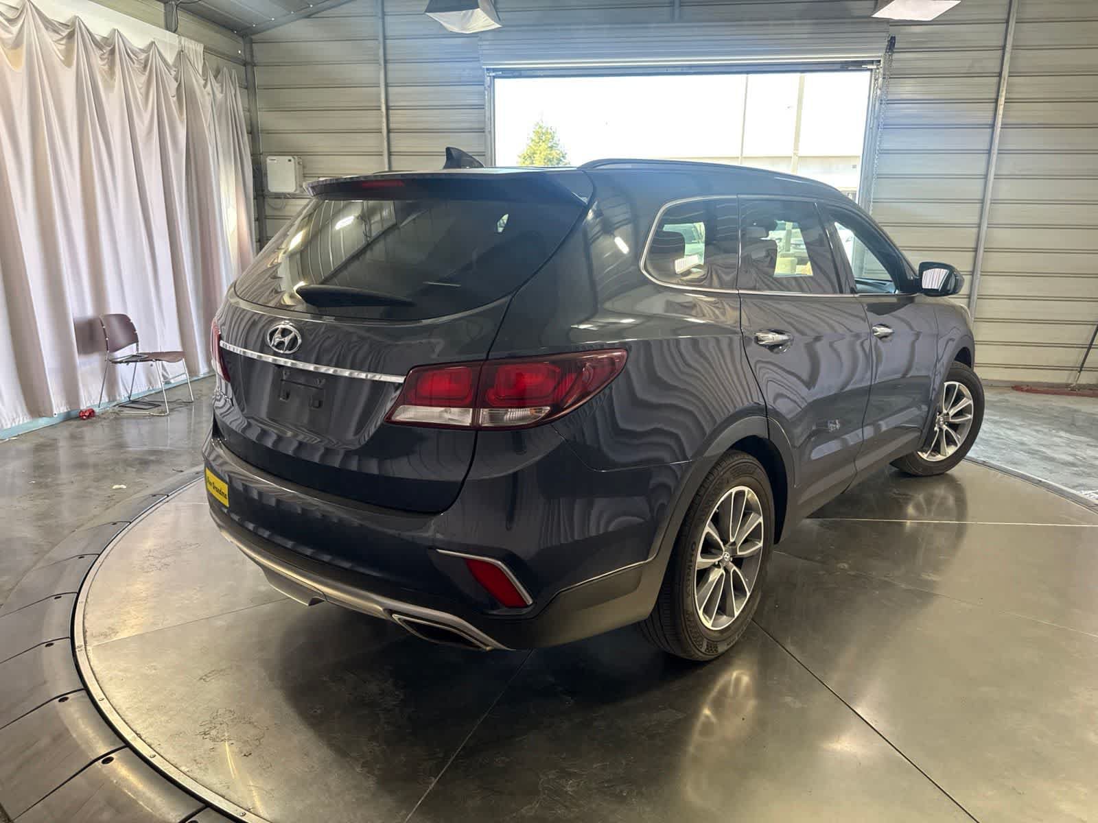 Used 2017 Hyundai Santa Fe SE FWD image 5