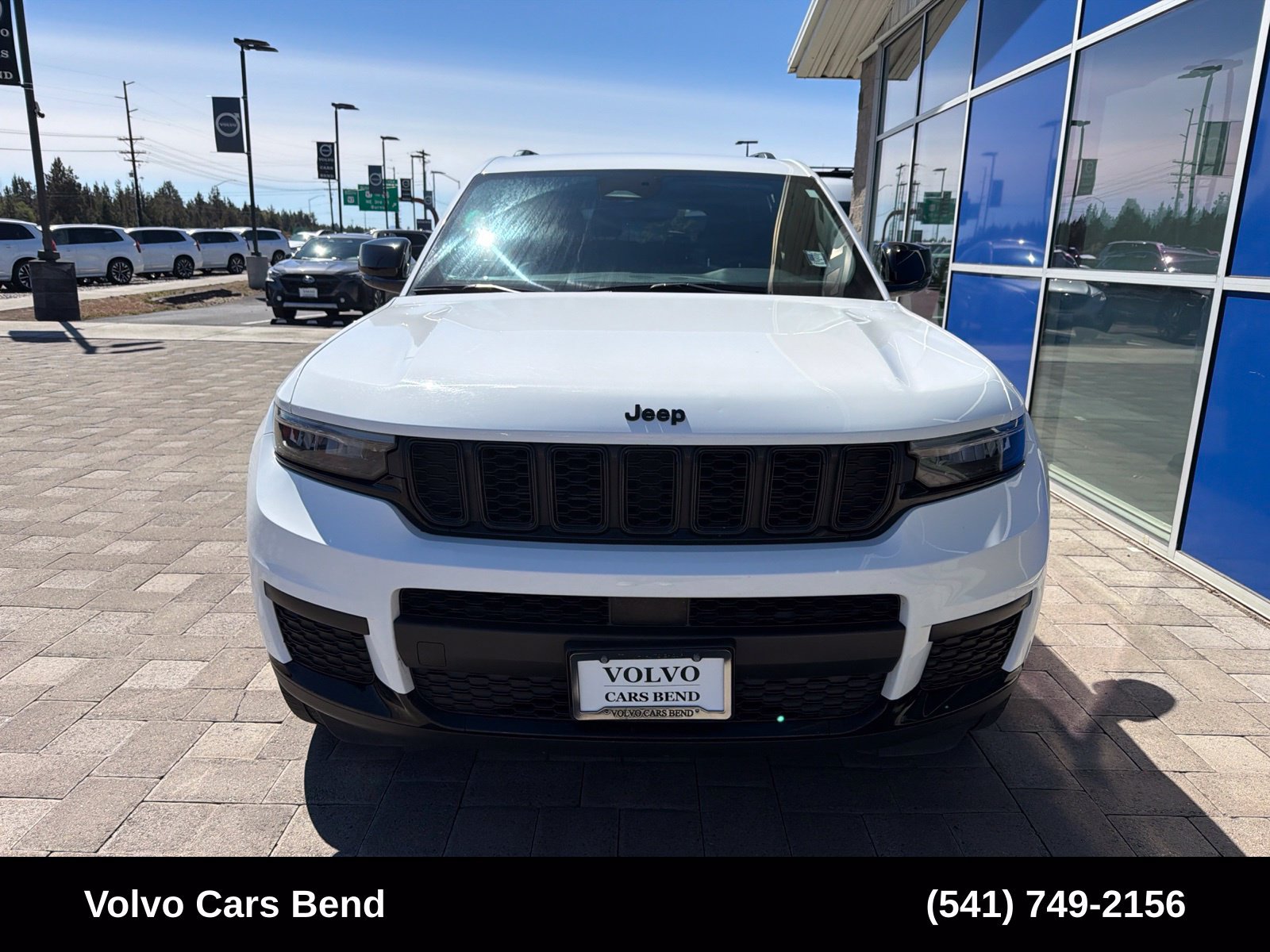 Used 2023 Jeep Grand Cherokee L Laredo AWD/4WD image 3
