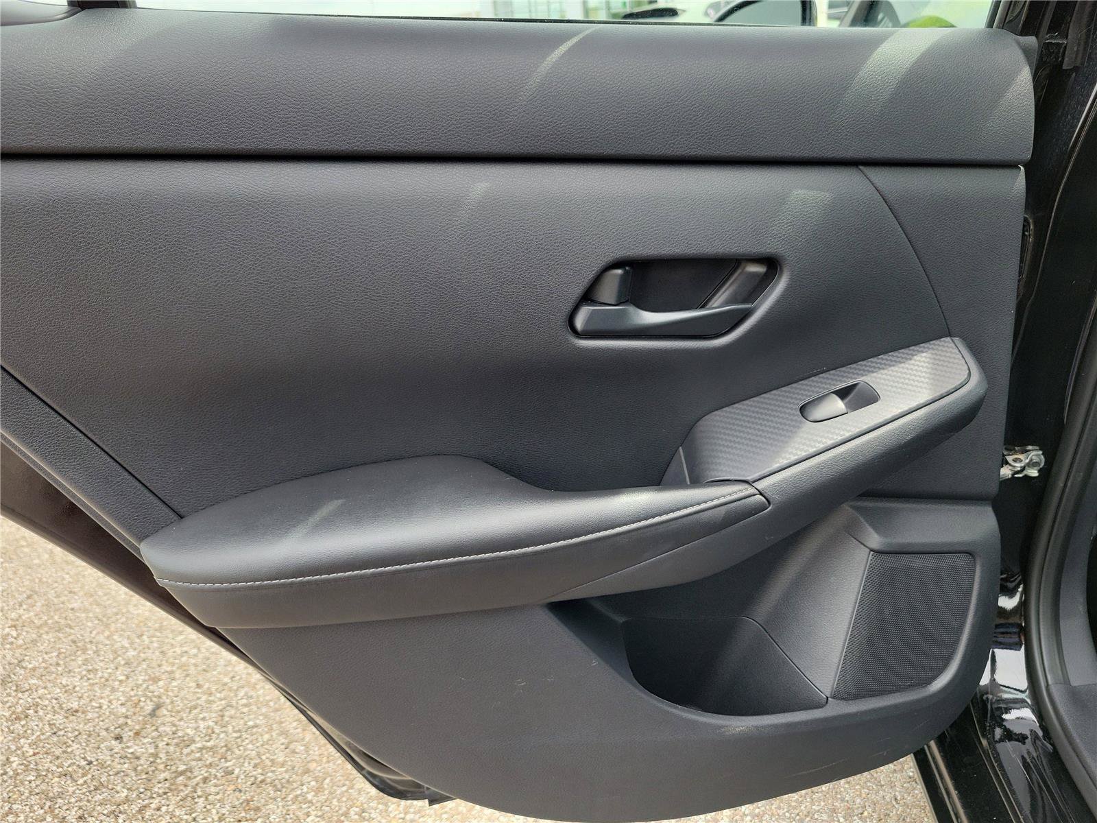 Used 2024 Nissan Sentra SV FWD image 14