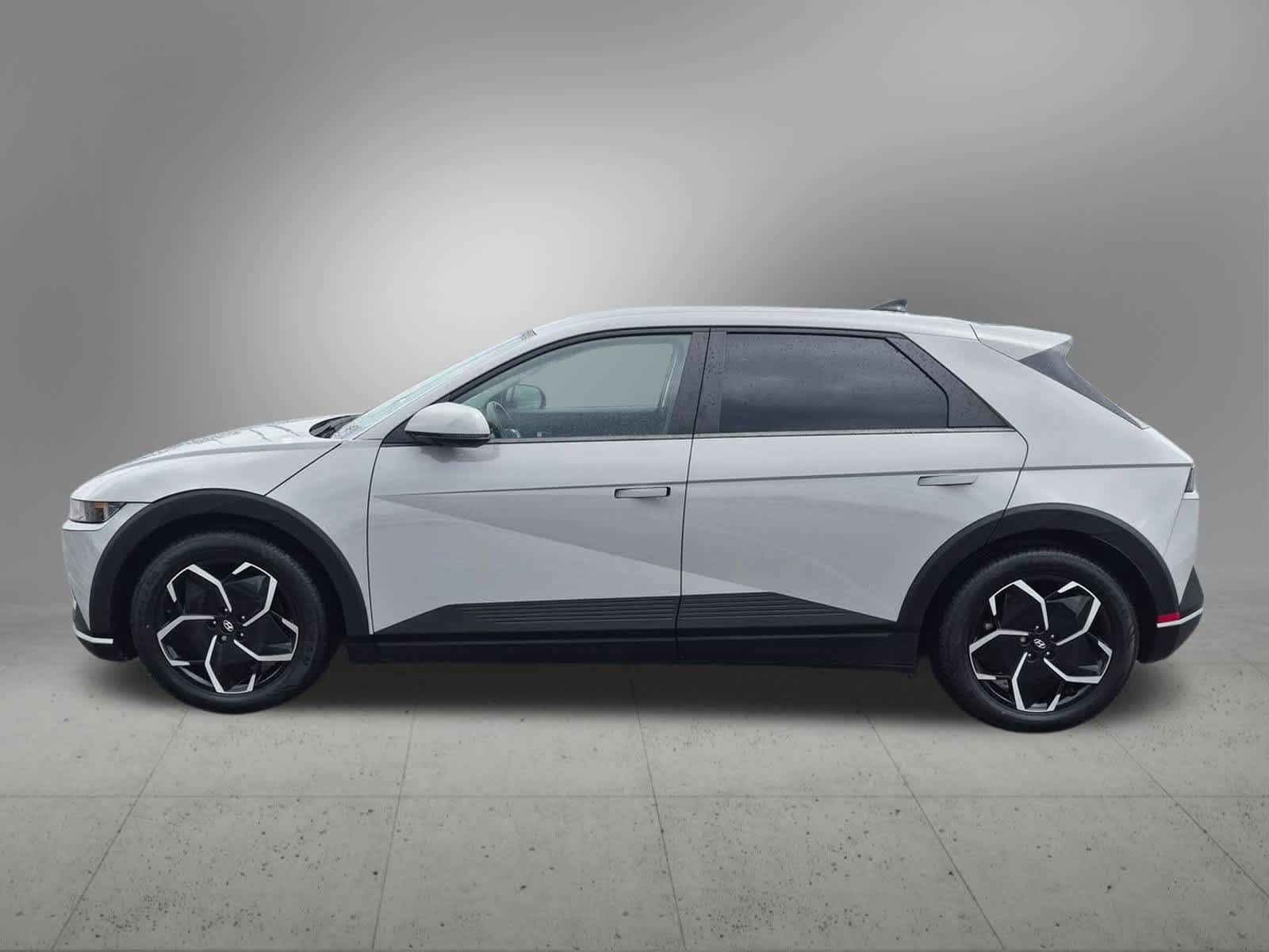 Used 2023 Hyundai Ioniq 5 SEL w/ Cargo Package RWD image 3