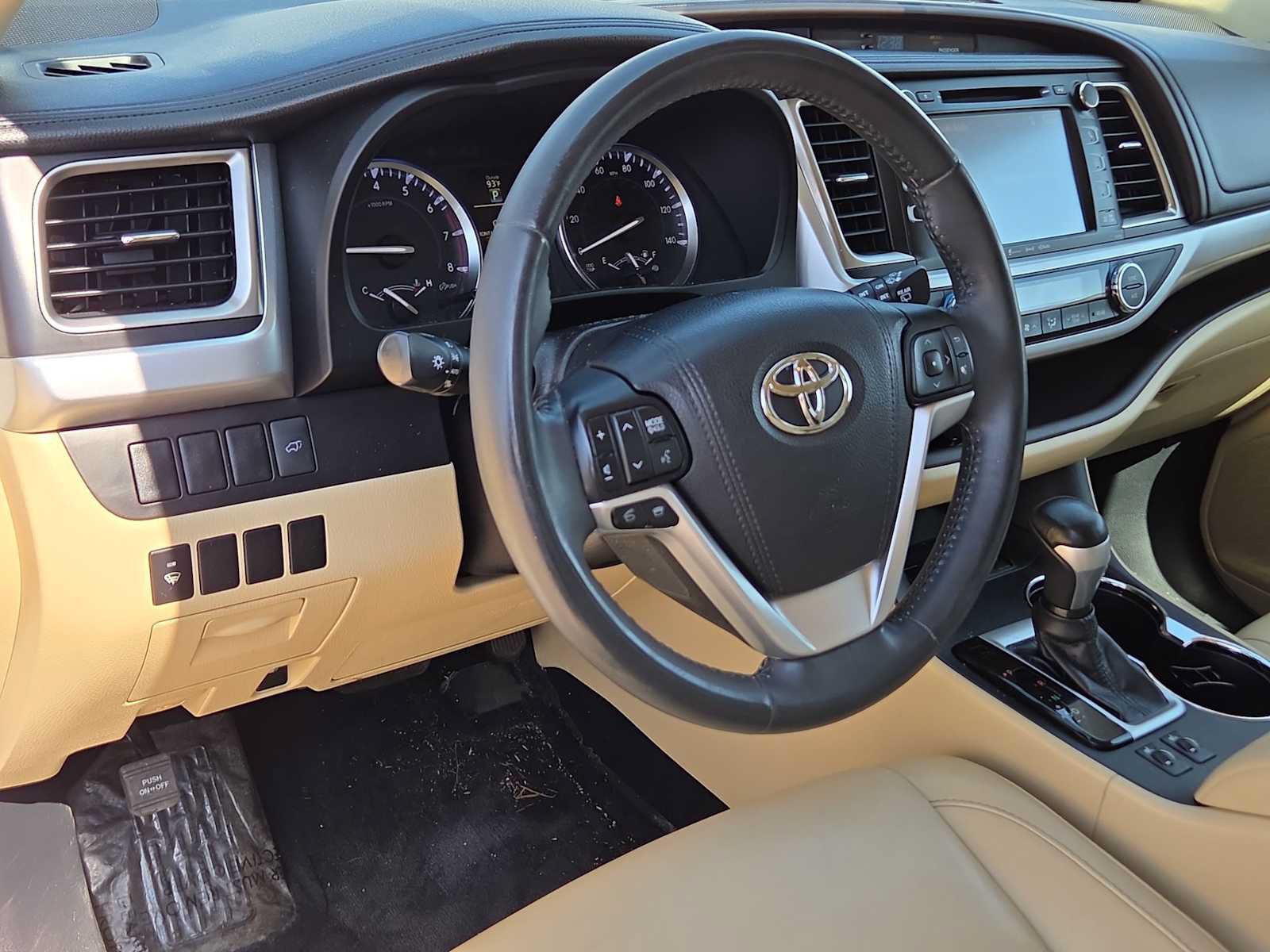 Used 2016 Toyota Highlander XLE AWD/4WD image 10
