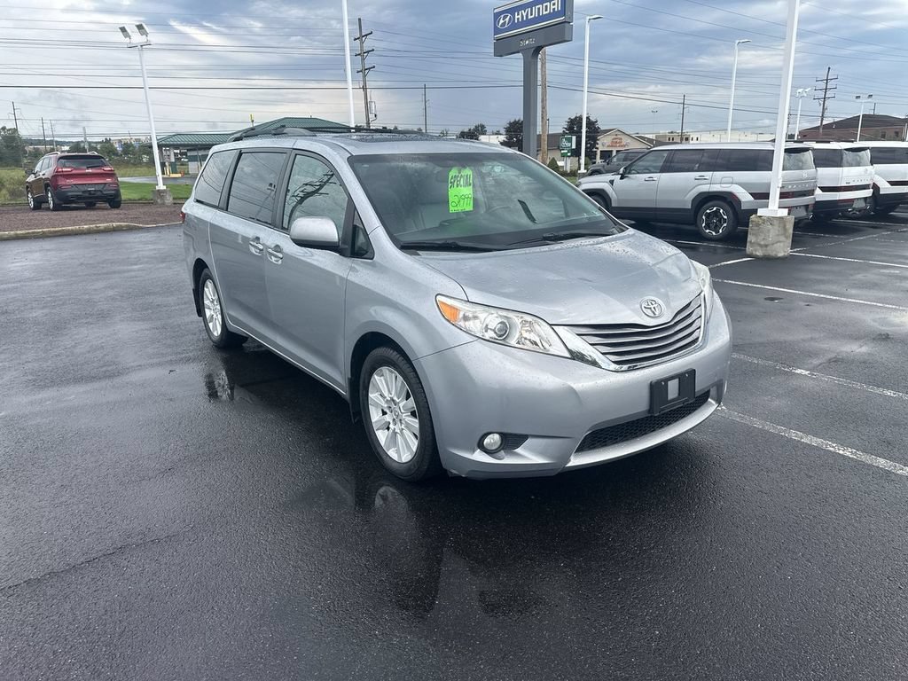 Used 2015 Toyota Sienna XLE Premium AWD/4WD image 2