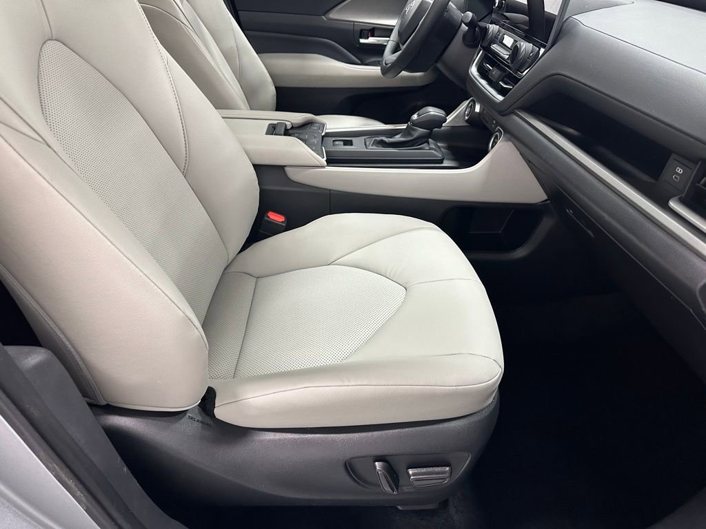 Used 2025 Toyota Grand Highlander AWD image 64