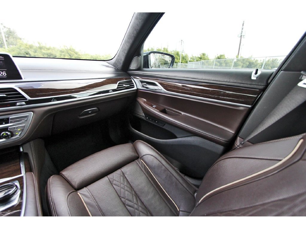 Used 2022 BMW 750i xDrive w/ Executive Package AWD/4WD image 11