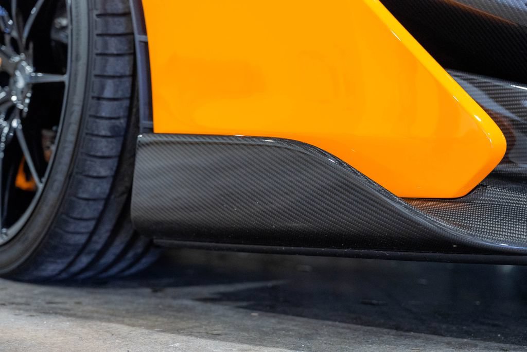 Used 2019 McLaren 600LT RWD image 16