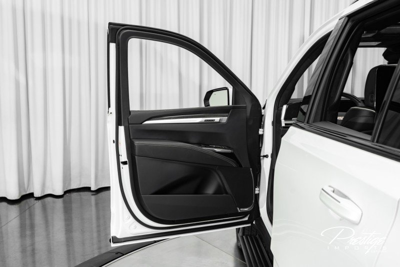 Used 2025 Cadillac Escalade ESV V image 21