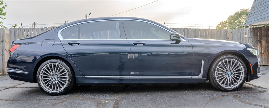 Used 2020 BMW 750i xDrive w/ Executive Package AWD/4WD image 4