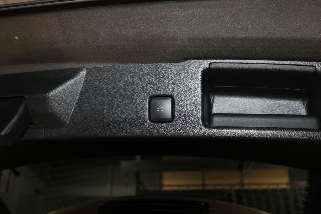 Used 2025 Ford Escape SE image 38