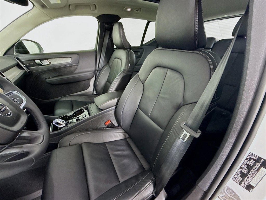 Used 2023 Volvo XC40 B5 Ultimate w/ Protection Package Premier image 5