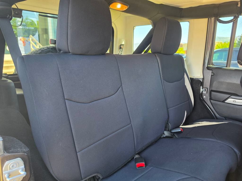 Used 2014 Jeep Wrangler Unlimited Sahara w/ Max Tow Package AWD/4WD image 14