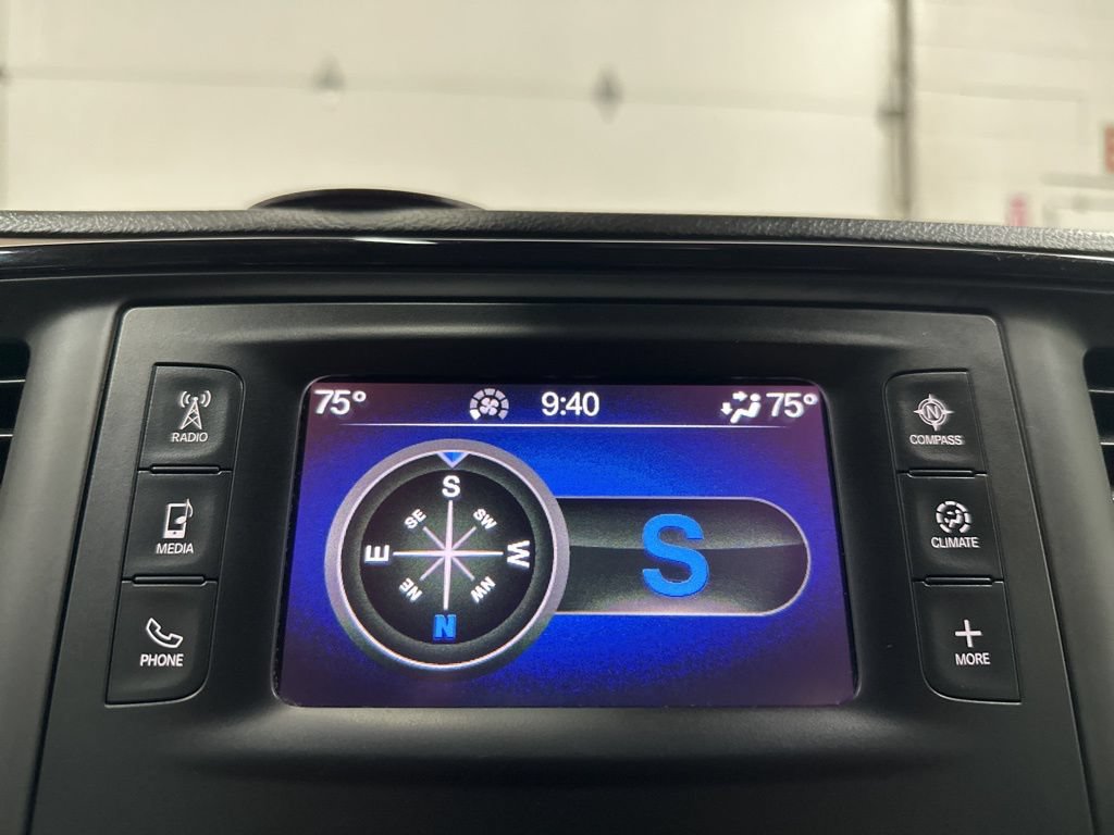 Used 2017 Chrysler Pacifica Touring-L FWD image 28
