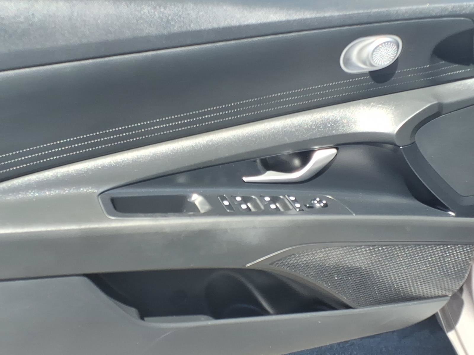 Used 2023 Hyundai Elantra Blue FWD image 13