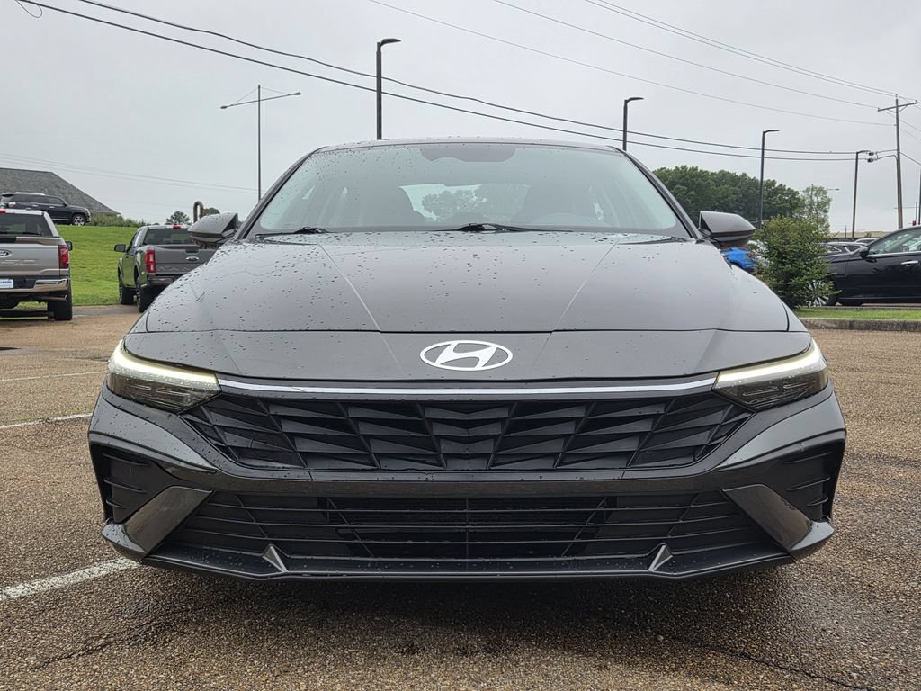 Used 2024 Hyundai Elantra SEL FWD image 2