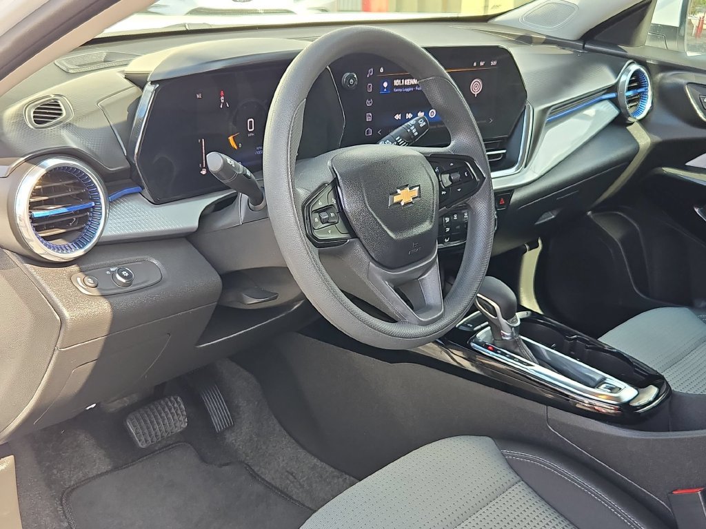 Used 2026 Chevrolet Trax LT FWD image 15