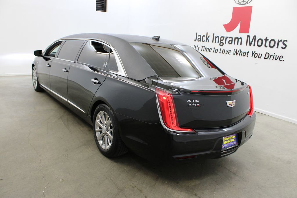 Used 2019 Cadillac XTS image 2