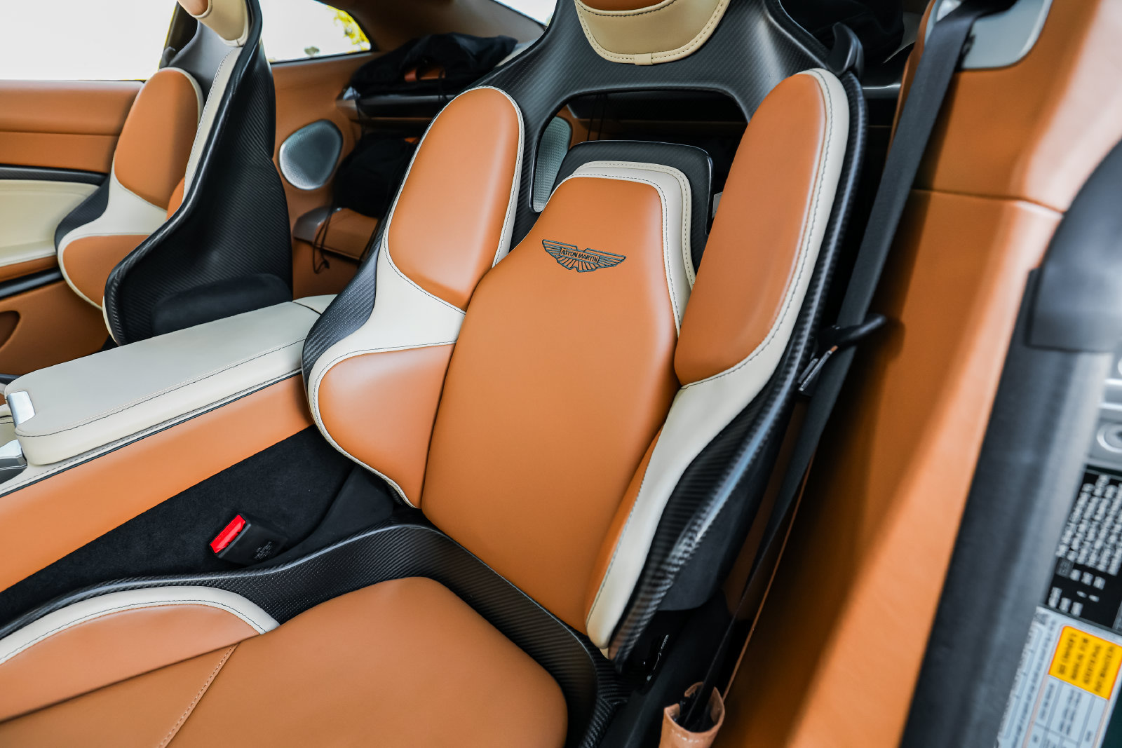 Used 2025 Aston Martin Vanquish RWD image 29