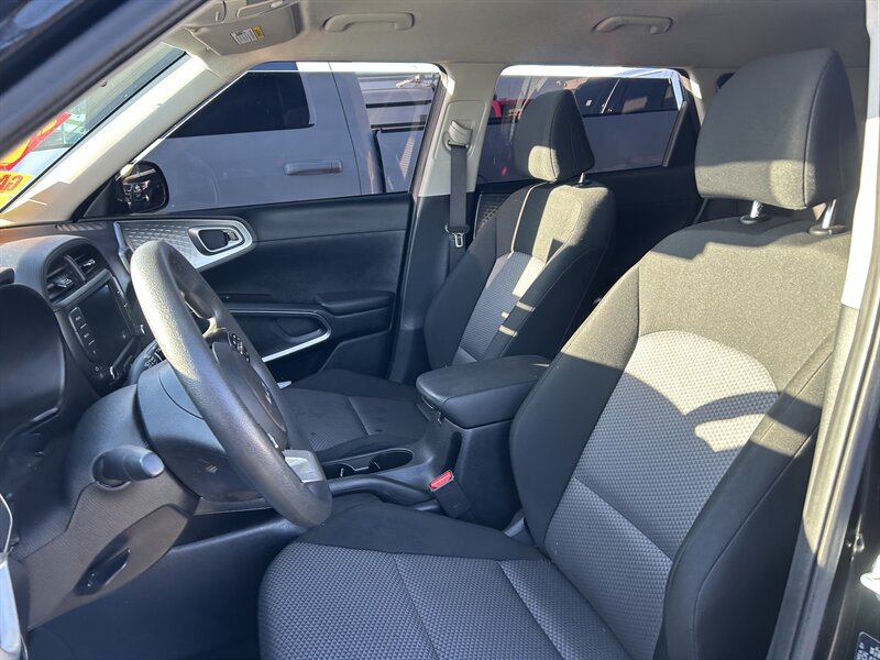 Used 2023 Kia Soul LX FWD image 11