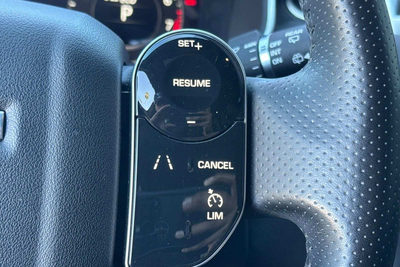 Used 2020 Land Rover Range Rover Sport HSE image 29