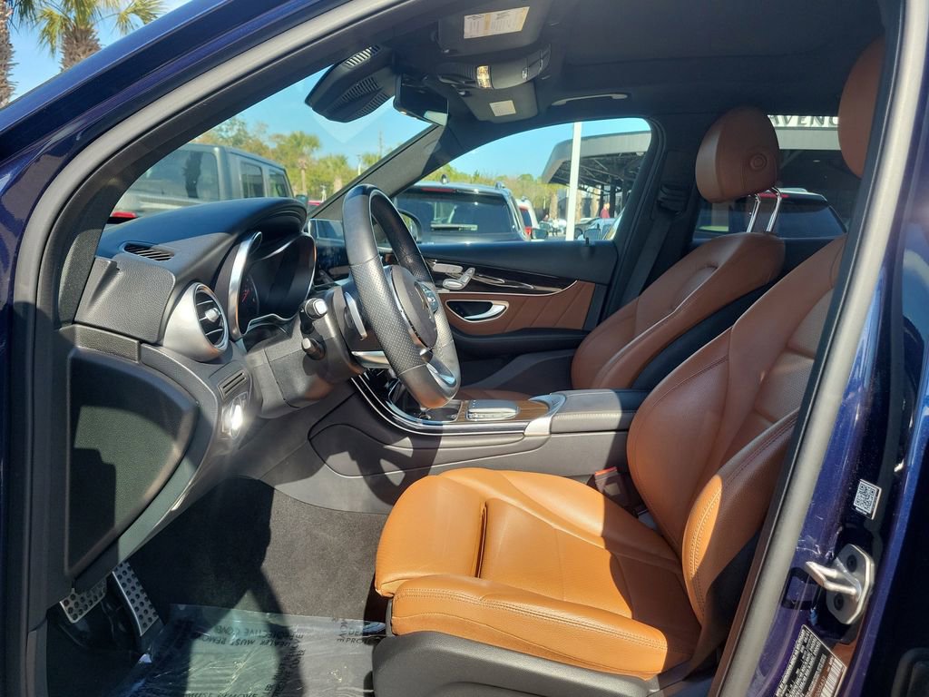 Used 2021 Mercedes-Benz GLC 300 image 2